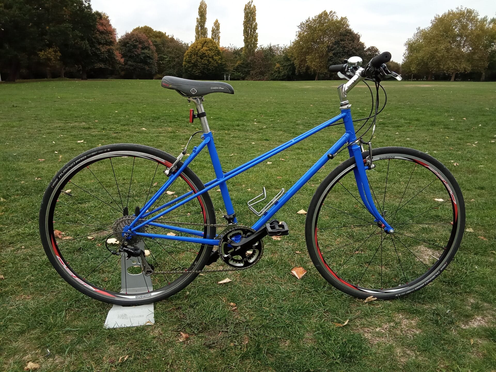 mixie hybrid, 19 frame, 700x28c wheels, 1 x 10 gears, blue