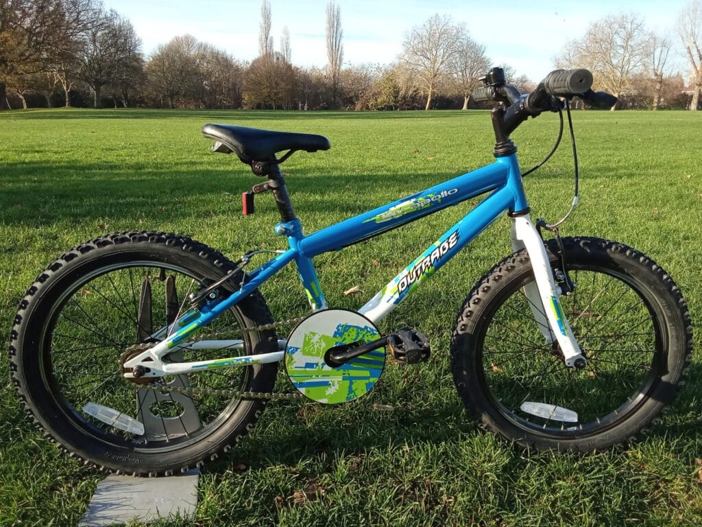 reserved apollo outrage, 18 wheel, blue & white