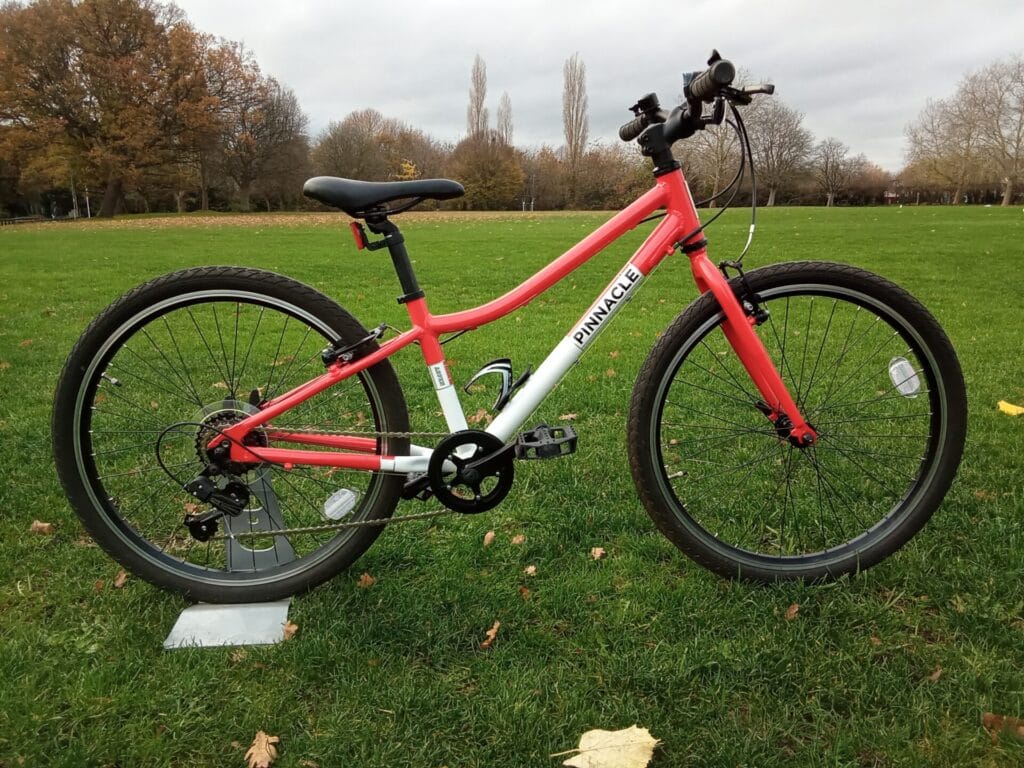 reserved pinnacle aspen, 24 wheel, 1 x 6 gears, red & white