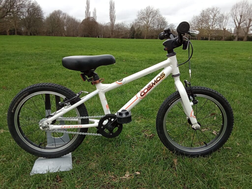 carrera cosmos, 16 wheel, white