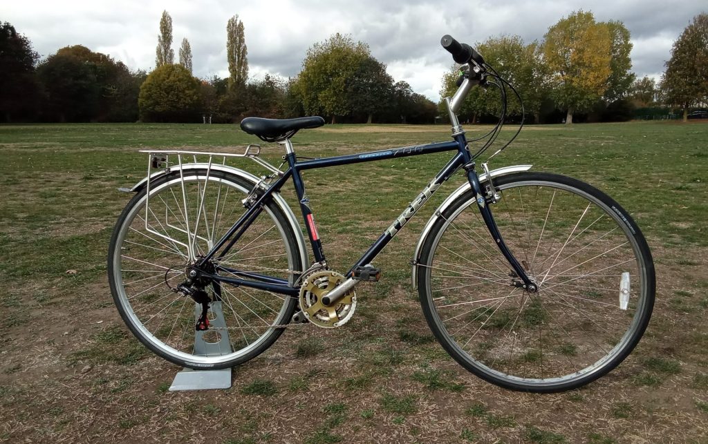 trek trekking 700, 19 frame, 700c wheel, 3 x 7 gears, blue